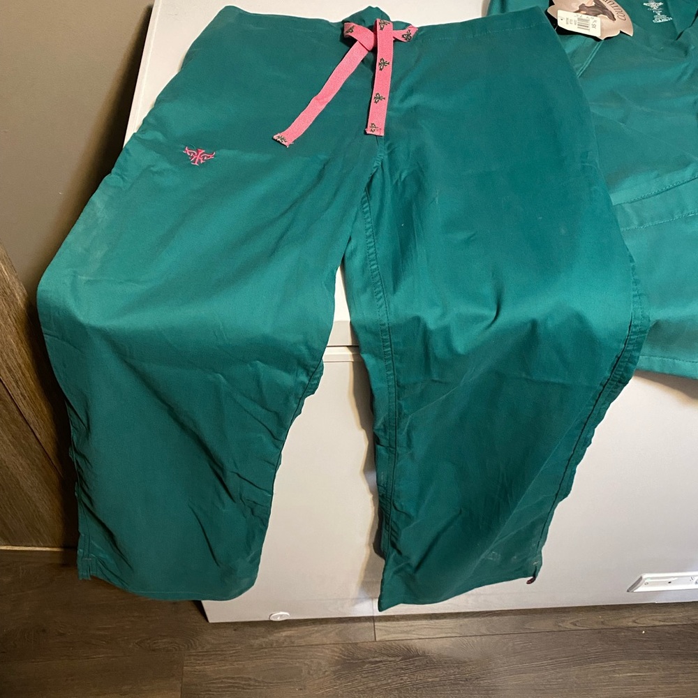 Green scrub set